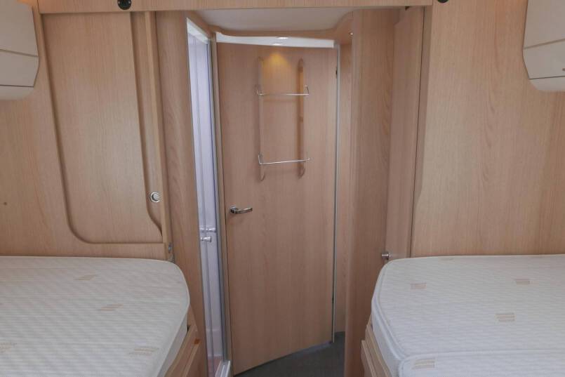 Hymer B 704 SL SupremeLine Hymer  B 704 SL SupremeLine 180 PK AUTOMAAT, AL-DE, enkele bedden 39