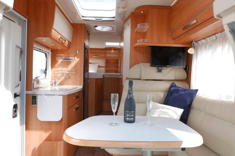 Hymer ML-T 580 Hymer  ML-T 580 AUTOMAAT Mercedes-Benz, enkele bedden, luchtvering 26
