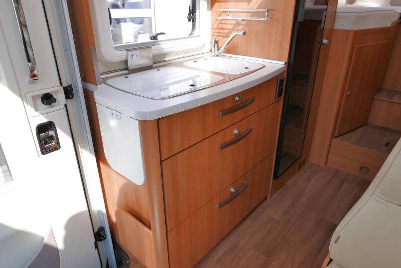 Hymer ML-T 580 Hymer  ML-T 580 AUTOMAAT Mercedes-Benz, enkele bedden, luchtvering 29