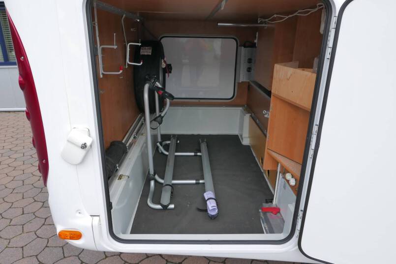 Rapido 9083 DF 3.0 AUTOMAAT, grote garage 9