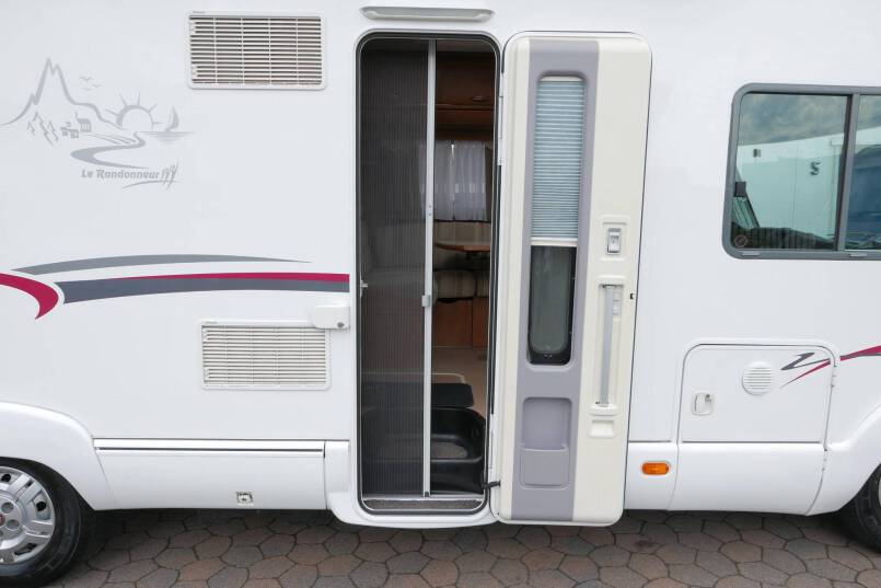 Rapido 9083 DF 3.0 AUTOMAAT, grote garage 14