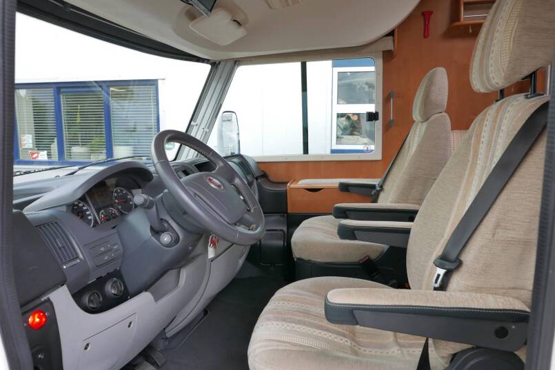 Rapido 9083 DF 3.0 AUTOMAAT, grote garage 16