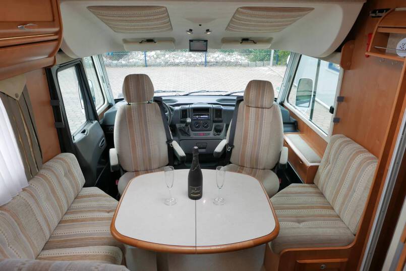Rapido 9083 DF 3.0 AUTOMAAT, grote garage 19