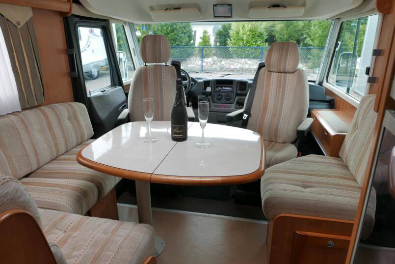 Rapido 9083 DF 3.0 AUTOMAAT, grote garage 20