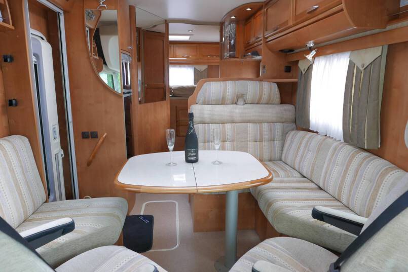 Rapido 9083 DF 3.0 AUTOMAAT, grote garage 23