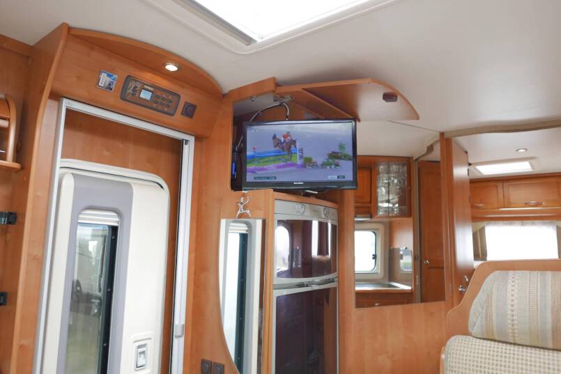 Rapido 9083 DF 3.0 AUTOMAAT, grote garage 27