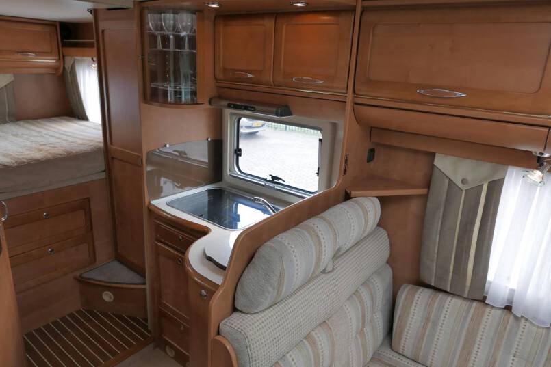 Rapido 9083 DF 3.0 AUTOMAAT, grote garage 28