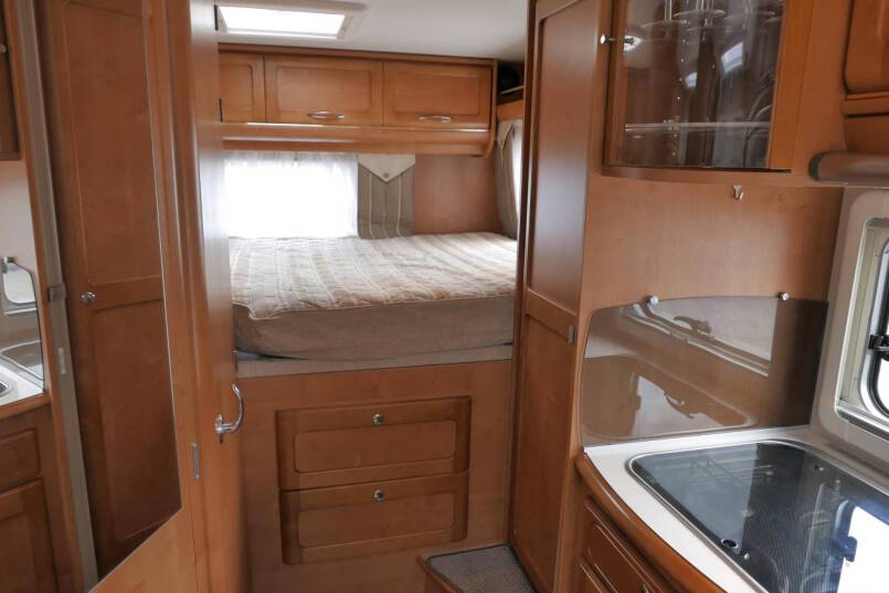 Rapido 9083 DF 3.0 AUTOMAAT, grote garage 32