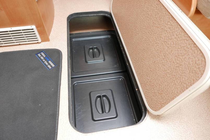 Rapido 9083 DF 3.0 AUTOMAAT, grote garage 39