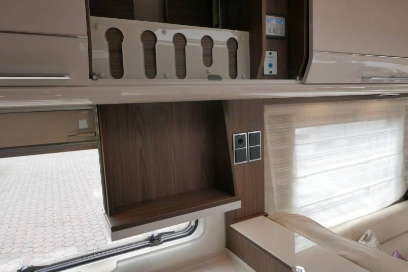 Hymer B-SL 674 SupremeLine AUTOMAAT, Lengte bedden, Dakairco 35