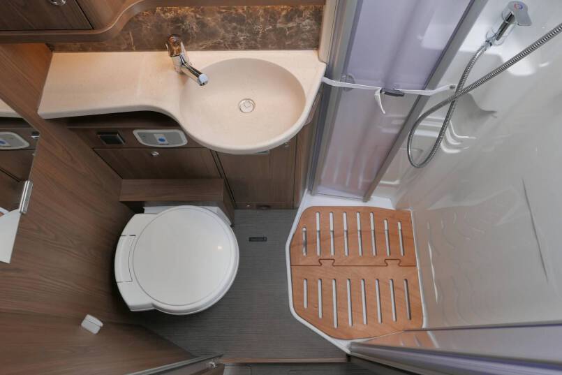 Hymer B-SL 674 SupremeLine AUTOMAAT, Lengte bedden, Dakairco 45