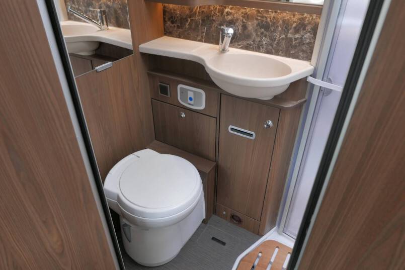 Hymer B-SL 674 SupremeLine AUTOMAAT, Lengte bedden, Dakairco 46