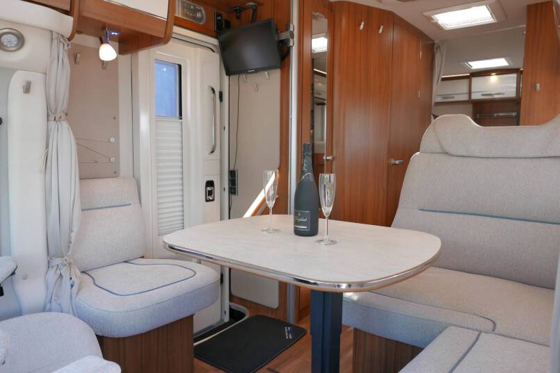 Hymer T 588 SL AL-KO chassis, AUTOMAAT, lengte bedden 25