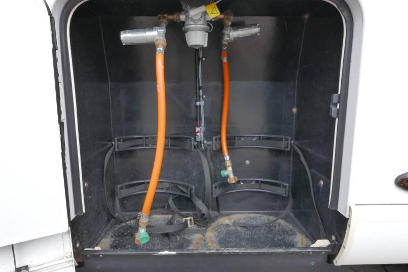 Hymer T 678 CL AL-KO chassis 180PK AUTOMAAT, levelsysteem 14