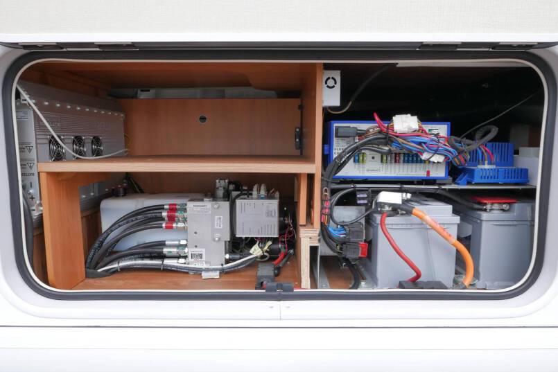 Hymer T 678 CL AL-KO chassis 180PK AUTOMAAT, levelsysteem 15