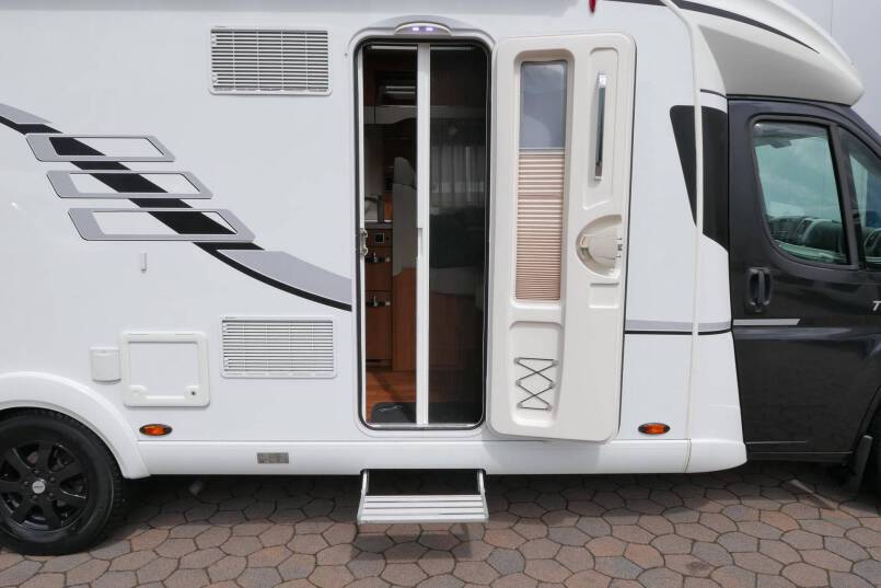 Hymer T 678 CL AL-KO chassis 180PK AUTOMAAT, levelsysteem 16