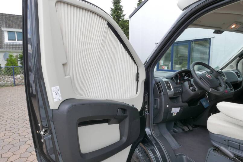 Hymer T 678 CL AL-KO chassis 180PK AUTOMAAT, levelsysteem 17