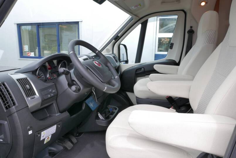 Hymer T 678 CL AL-KO chassis 180PK AUTOMAAT, levelsysteem 18