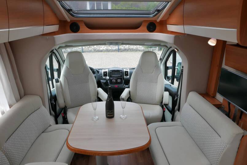Hymer T 678 CL AL-KO chassis 180PK AUTOMAAT, levelsysteem 20