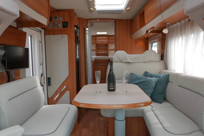 Hymer T 678 CL AL-KO chassis 180PK AUTOMAAT, levelsysteem 24