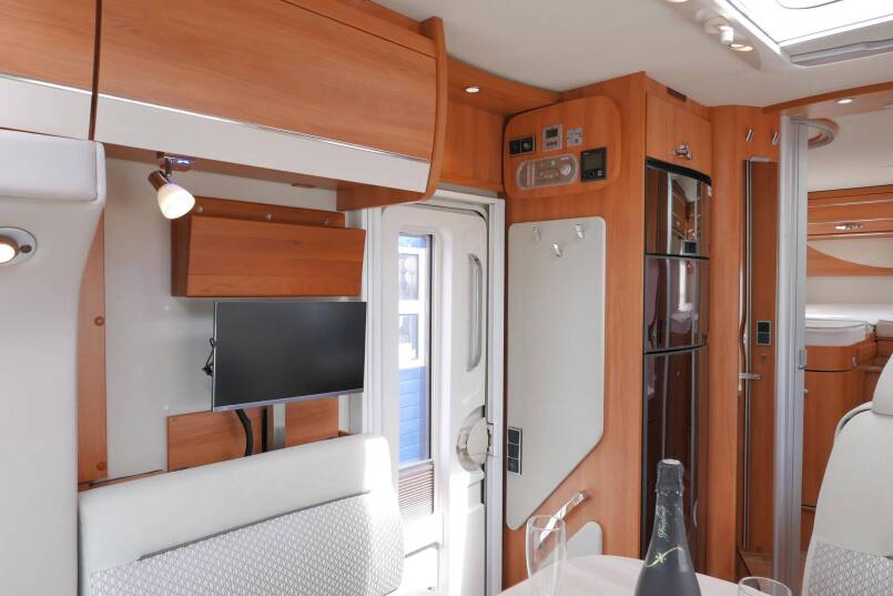 Hymer T 678 CL AL-KO chassis 180PK AUTOMAAT, levelsysteem 26