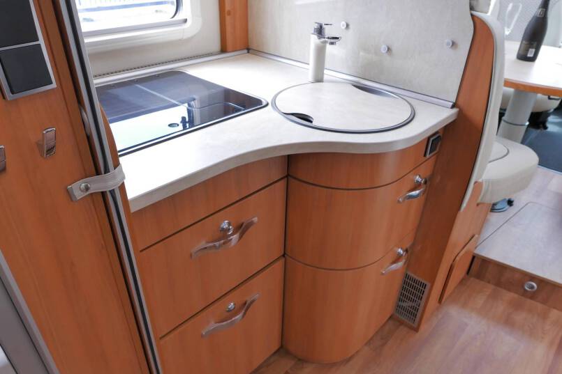 Hymer T 678 CL AL-KO chassis 180PK AUTOMAAT, levelsysteem 28