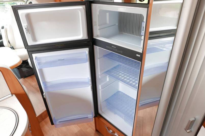 Hymer T 678 CL AL-KO chassis 180PK AUTOMAAT, levelsysteem 30