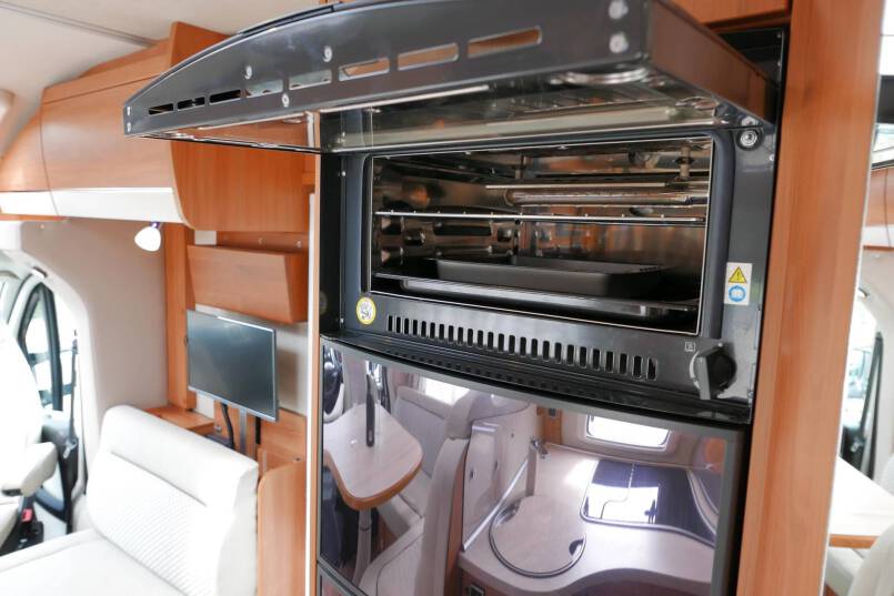 Hymer T 678 CL AL-KO chassis 180PK AUTOMAAT, levelsysteem 31
