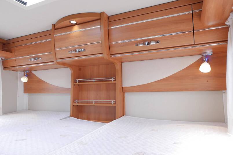 Hymer T 678 CL AL-KO chassis 180PK AUTOMAAT, levelsysteem 35
