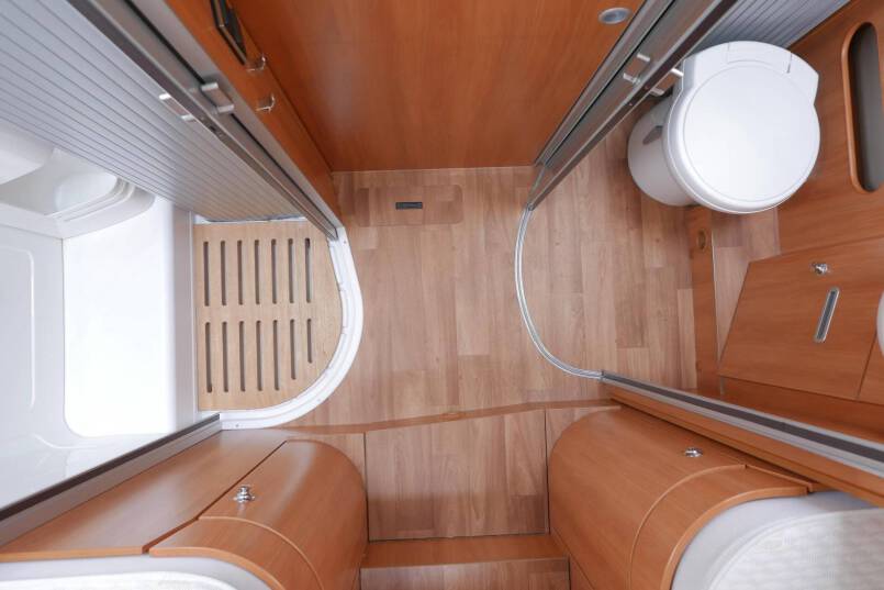 Hymer T 678 CL AL-KO chassis 180PK AUTOMAAT, levelsysteem 37