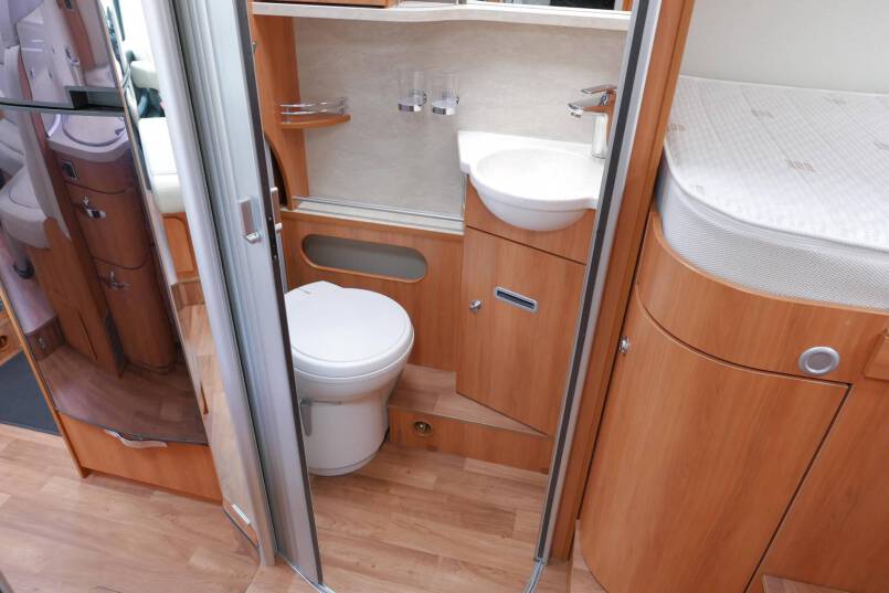 Hymer T 678 CL AL-KO chassis 180PK AUTOMAAT, levelsysteem 38