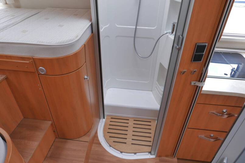 Hymer T 678 CL AL-KO chassis 180PK AUTOMAAT, levelsysteem 39