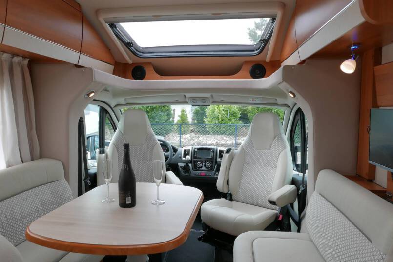 Hymer T 678 CL AL-KO chassis 180PK AUTOMAAT, levelsysteem 42