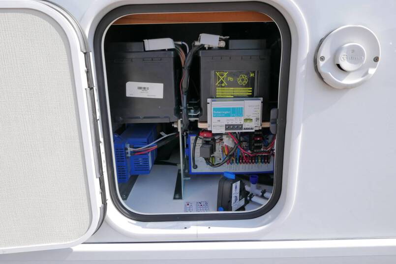 Hymer B 594 PL PremiumLine 180 PK AUTOMAAT, dak airco, ruime indeling 10