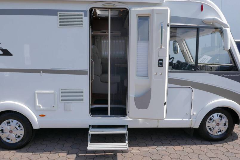 Hymer B 594 PL PremiumLine 180 PK AUTOMAAT, dak airco, ruime indeling 11