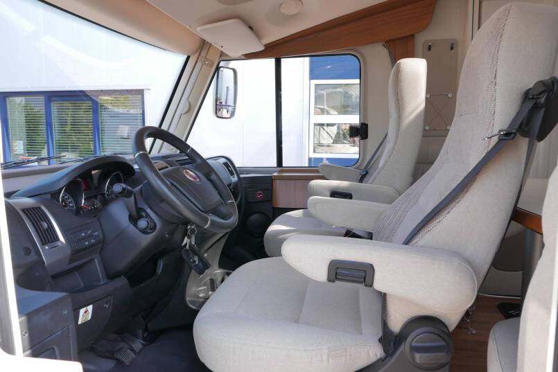 Hymer B 594 PL PremiumLine 180 PK AUTOMAAT, dak airco, ruime indeling 15