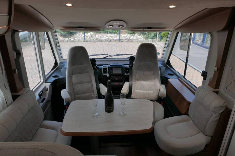 Hymer B 594 PL PremiumLine 180 PK AUTOMAAT, dak airco, ruime indeling 17