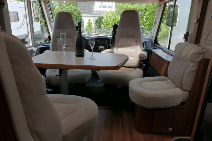 Hymer B 594 PL PremiumLine 180 PK AUTOMAAT, dak airco, ruime indeling 18