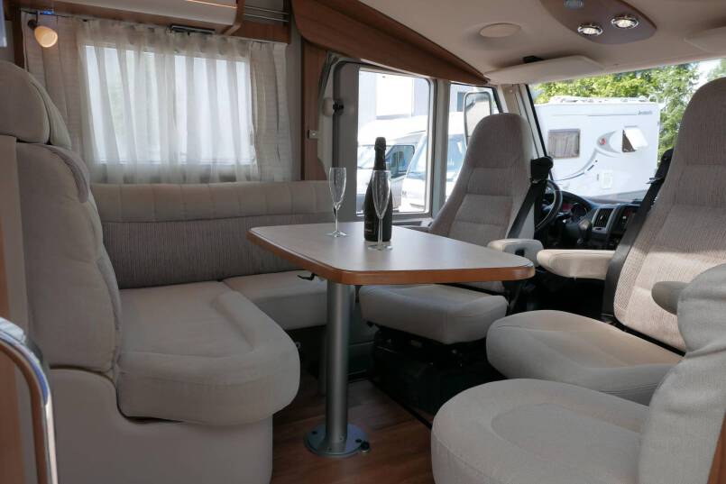 Hymer B 594 PL PremiumLine 180 PK AUTOMAAT, dak airco, ruime indeling 19
