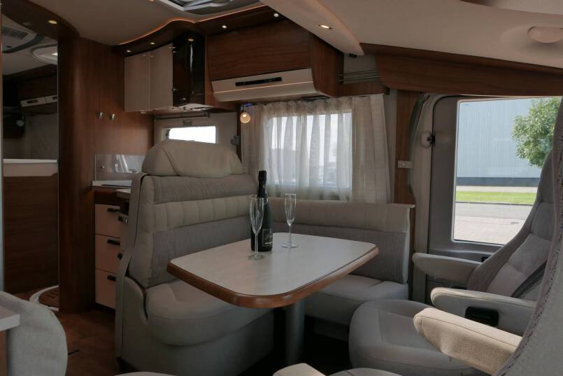 Hymer B 594 PL PremiumLine 180 PK AUTOMAAT, dak airco, ruime indeling 20