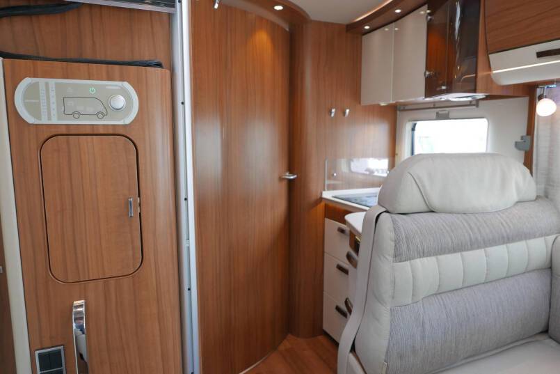 Hymer B 594 PL PremiumLine 180 PK AUTOMAAT, dak airco, ruime indeling 25