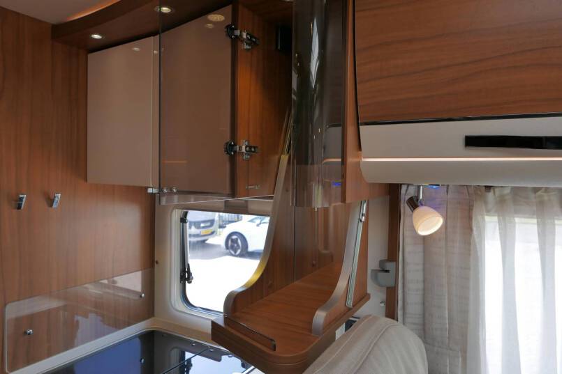 Hymer B 594 PL PremiumLine 180 PK AUTOMAAT, dak airco, ruime indeling 26