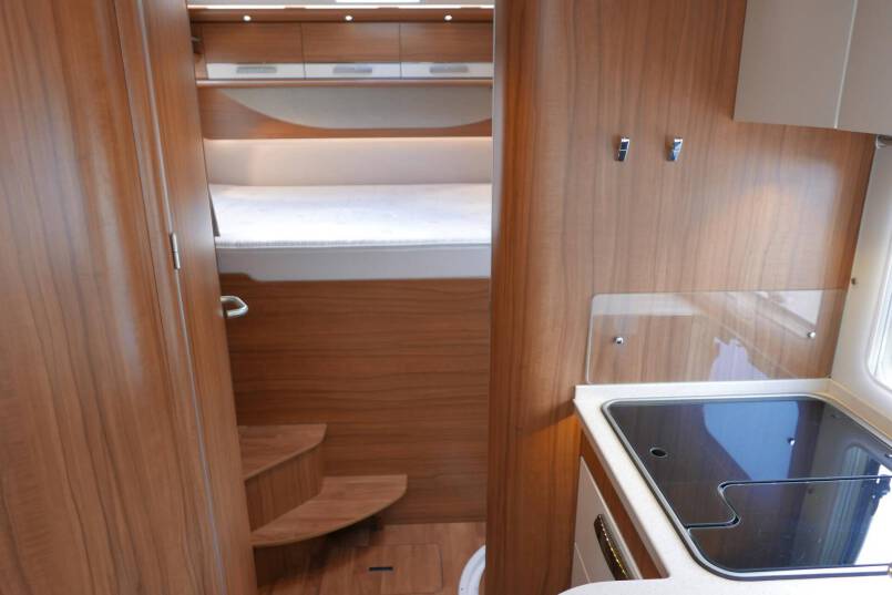 Hymer B 594 PL PremiumLine 180 PK AUTOMAAT, dak airco, ruime indeling 30