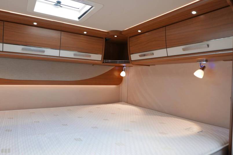 Hymer B 594 PL PremiumLine 180 PK AUTOMAAT, dak airco, ruime indeling 32