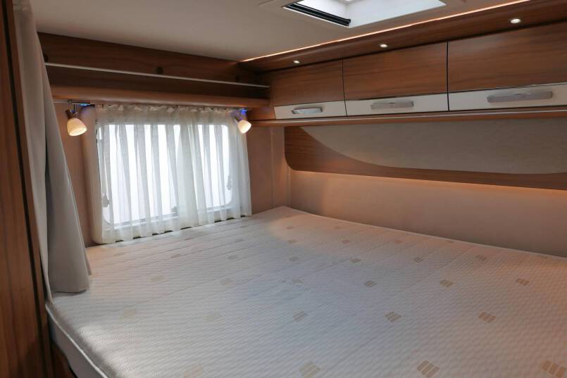 Hymer B 594 PL PremiumLine 180 PK AUTOMAAT, dak airco, ruime indeling 33