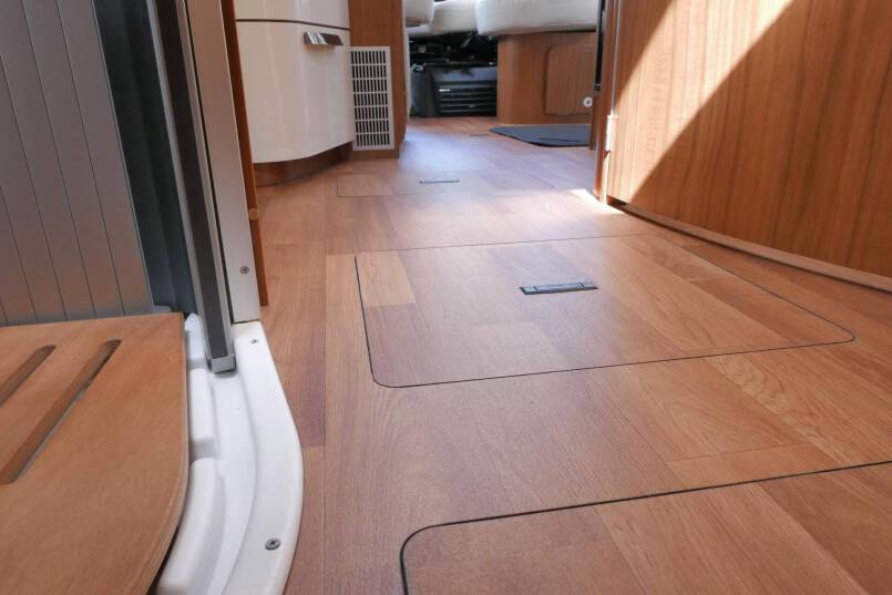 Hymer B 594 PL PremiumLine 180 PK AUTOMAAT, dak airco, ruime indeling 39