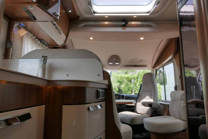Hymer B 594 PL PremiumLine 180 PK AUTOMAAT, dak airco, ruime indeling 40