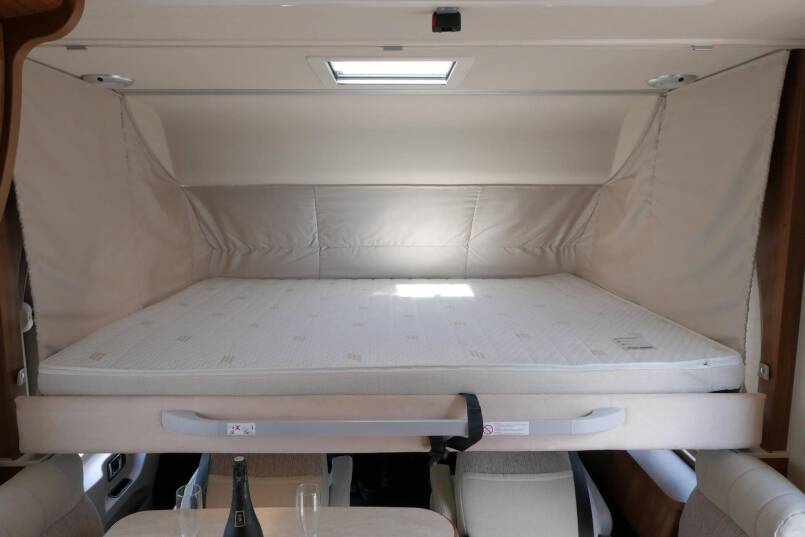 Hymer B 594 PL PremiumLine 180 PK AUTOMAAT, dak airco, ruime indeling 41