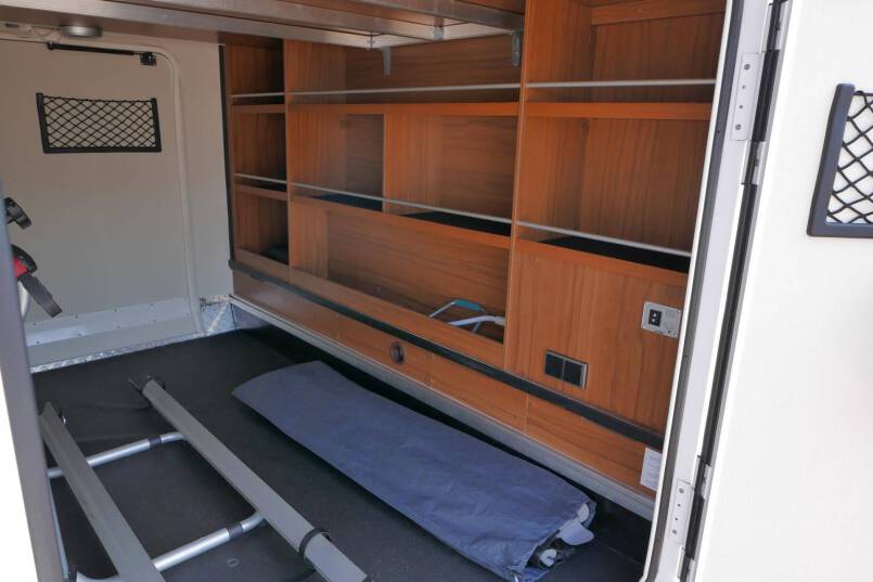 Hymer B 594 PL PremiumLine 180 PK AUTOMAAT, dak airco, ruime indeling 8