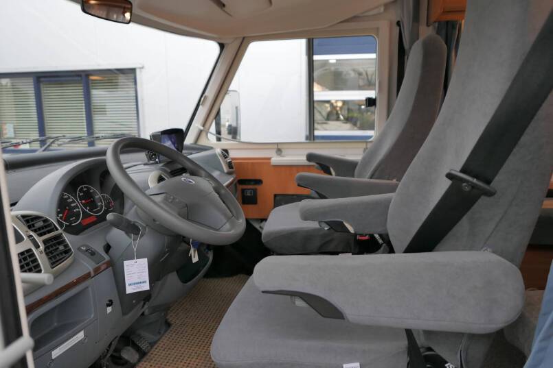 Hymer B 544 Élégance zilver 2 X AIRCO, automatische schotel 17